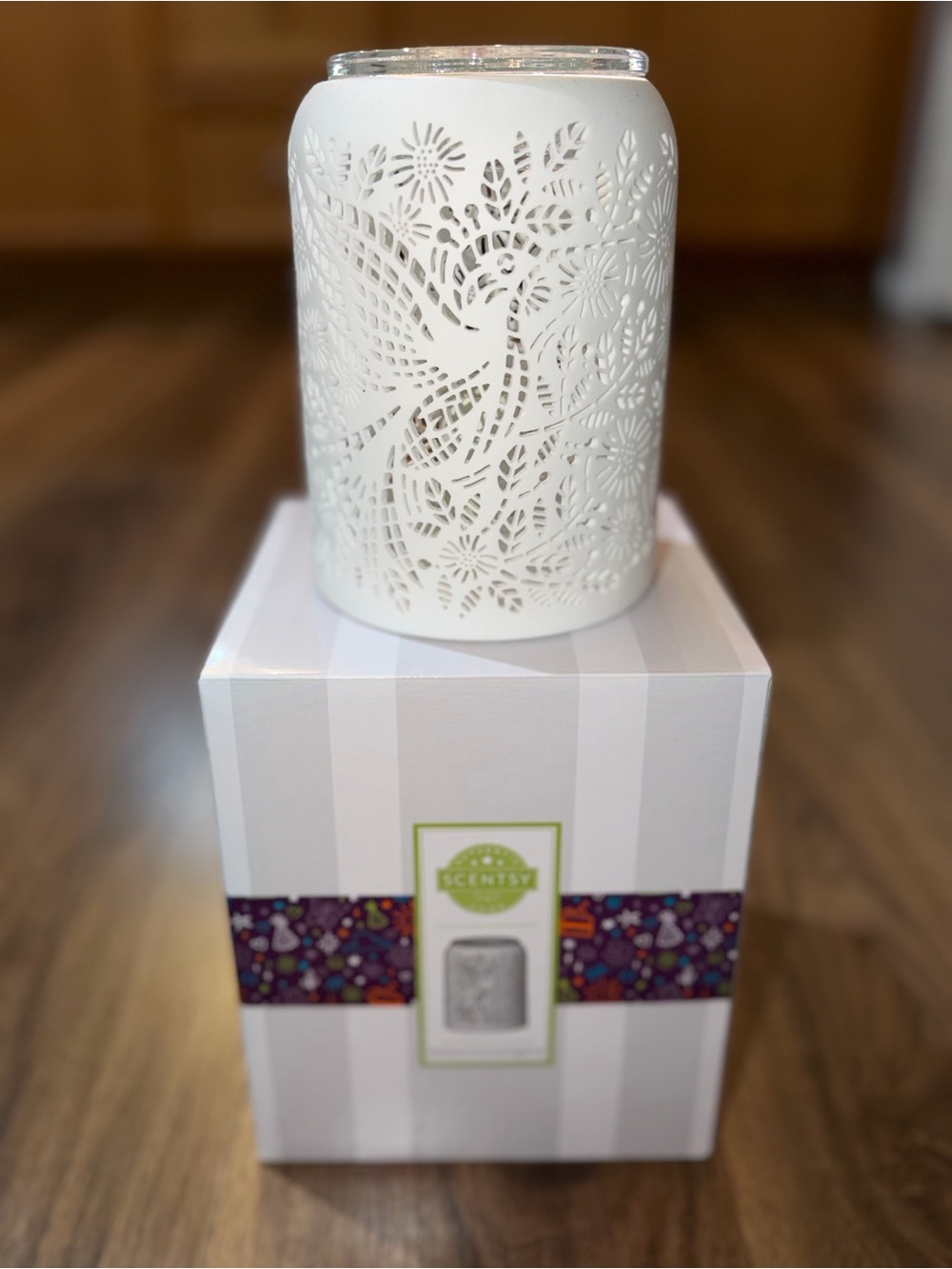Scentsy Etched Hummingbird Ceramic Wax Warmer White